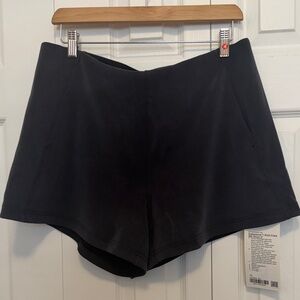 Lululemon Softstreme Kick-Flare MR Short 4”